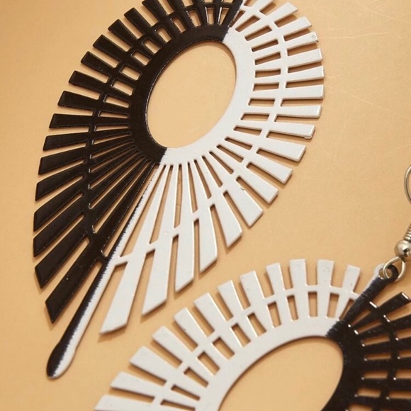 3/$30 🖤 Two Tone Geometric Earrings - Picture 3 of 5